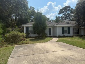 Building Photo - Two Bedroom Cutie
