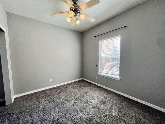 Building Photo - 3150 N Yarbrough Dr
