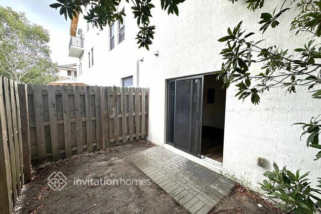 Building Photo - 10437 NW 82nd St