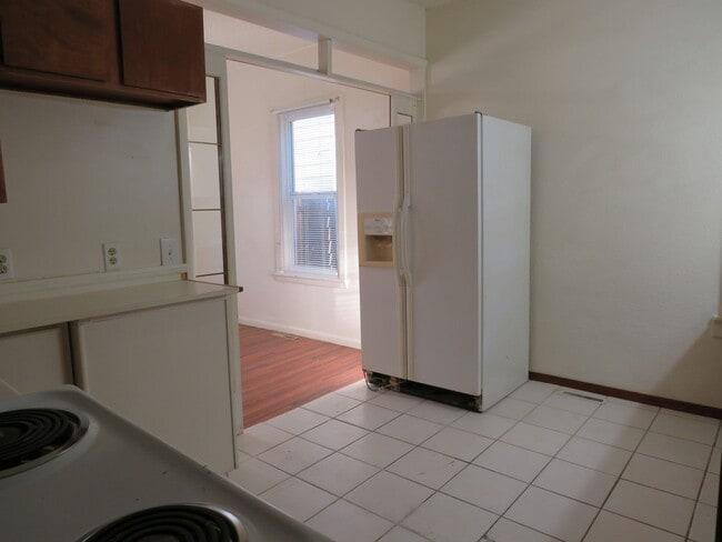 Building Photo - 2 Bed / 1 Bath House