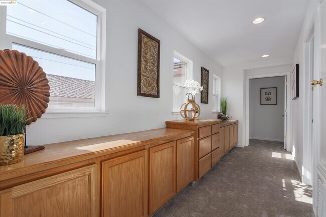 Building Photo - 411 Canyon Ct