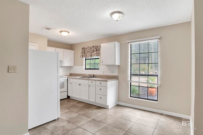 Building Photo - 6429 Schoel Ln