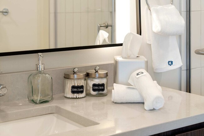 Building Photo - 1122 W Chicago Ave