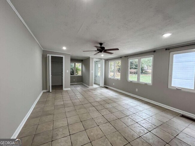 Building Photo - 2981 Lowrance Dr