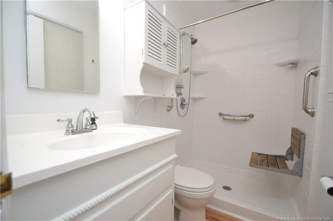 Building Photo - 806 Kingswood Dr