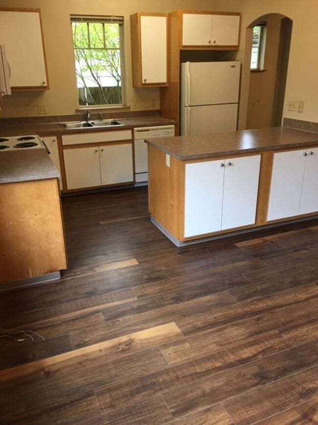 Building Photo - Large Campus area 4 Bed House includes W, S, G, storage unit & much more!