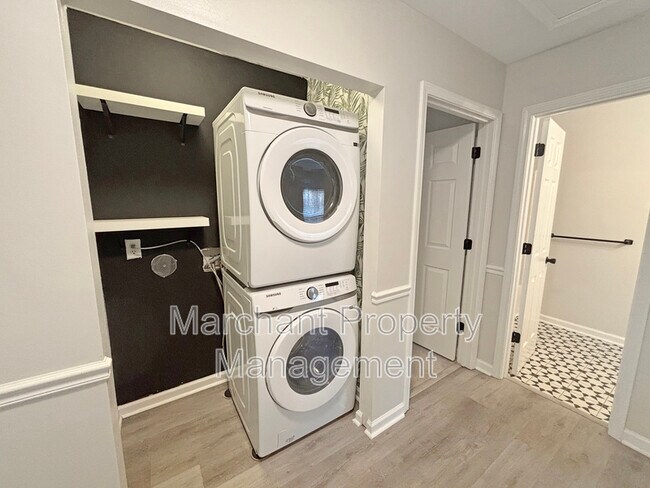 Building Photo - 708 Maple Dr