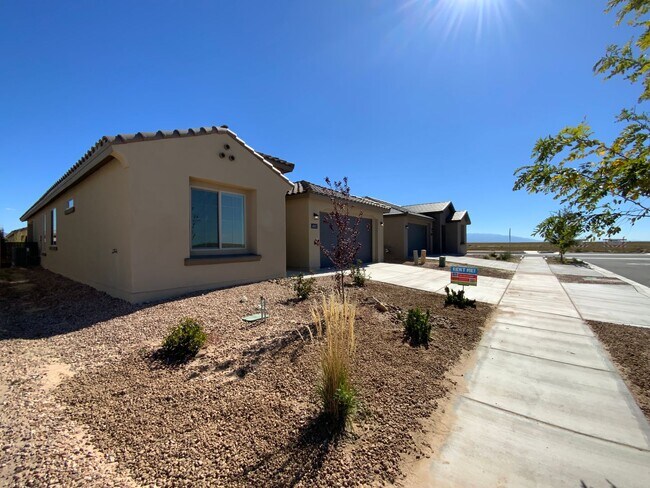 Building Photo - 3 Bedroom Single Story New Build in Mesa Del Sol Near Netflix Studios!