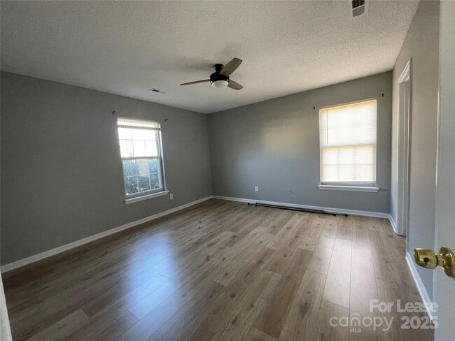 Building Photo - 1755 Rosewell Dr