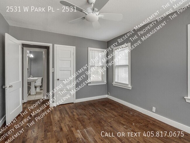 Building Photo - 2531 W Park Pl