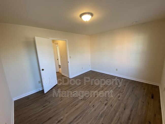 Building Photo - 16128 Clarence Ct