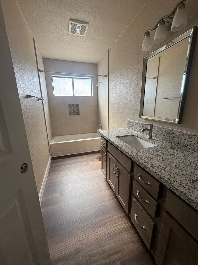 Building Photo - 5095 W Kadota Ave