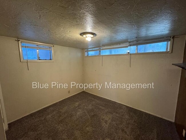 Building Photo - 225 E Fir St
