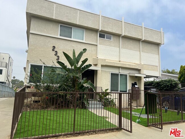 Building Photo - 233 N Park View St