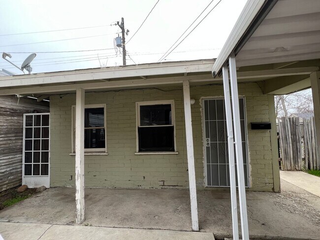 Primary Photo - 411 Ray St