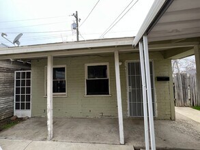 Building Photo - 411 Ray St