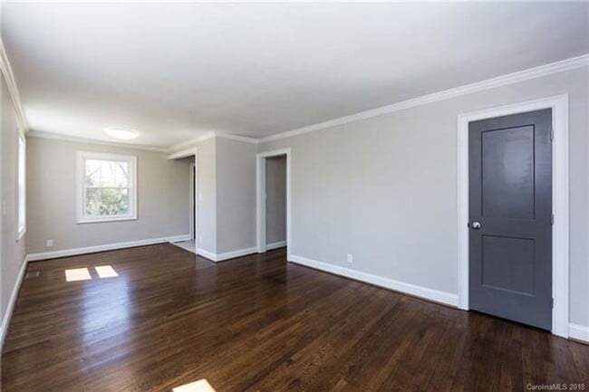 Building Photo - Must view this exquisite 3 bedroom 1 bath brick home. Within 2 miles from Uptown.