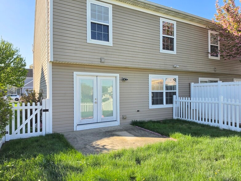 Building Photo - 521 Fox Ridge Ln