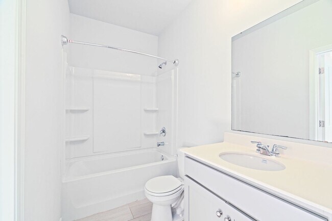 Building Photo - Cozy Living in The Ponds