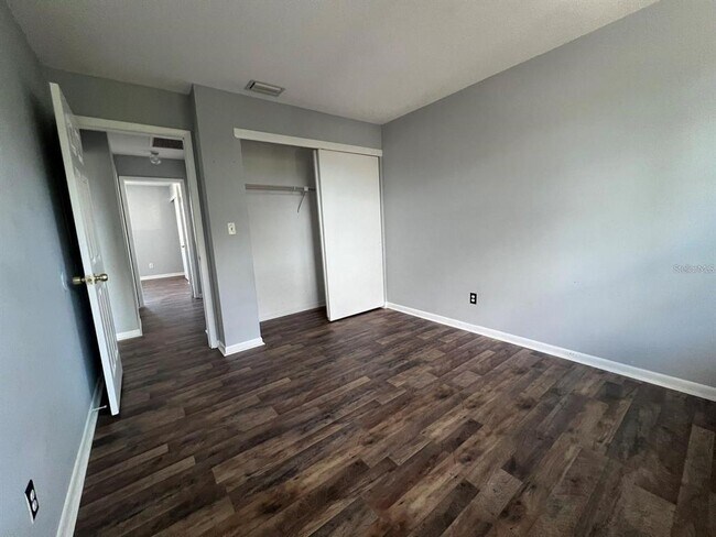 Building Photo - 2072 Los Lomas Dr