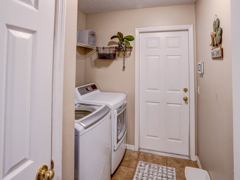 Building Photo - 731 Lake Clark Ct