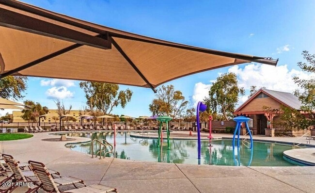 Building Photo - GORGEOUS home in THE KNOLLS at Power Ranch!