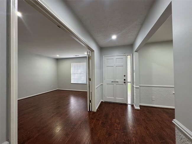Building Photo - 122 Camellia St