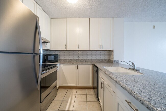 Building Photo - RARELY AVAILABLE PEARL TWO CONDO IN AIEA 1...