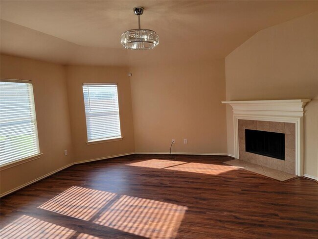 Building Photo - 2734 Troy Dr