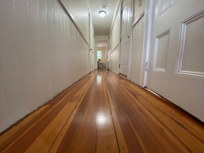 Building Photo - 53 Joy St