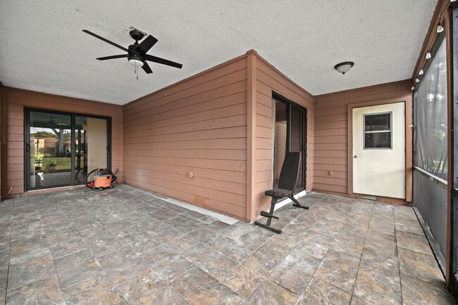 Building Photo - 6187 Laurel Ln