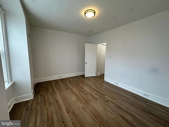 Building Photo - 7 6th Ave