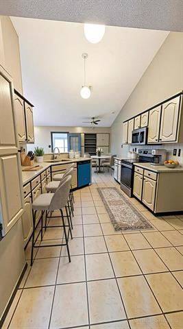 Building Photo - 2204 Crestmeadow St