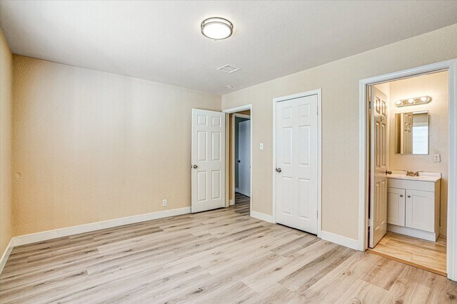 Building Photo - Beautifully Renovated 4 Bedroom Home with 3 Full Bathrooms!