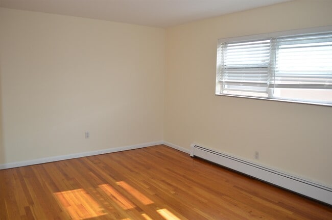 Building Photo - 420 Sheridan Pl