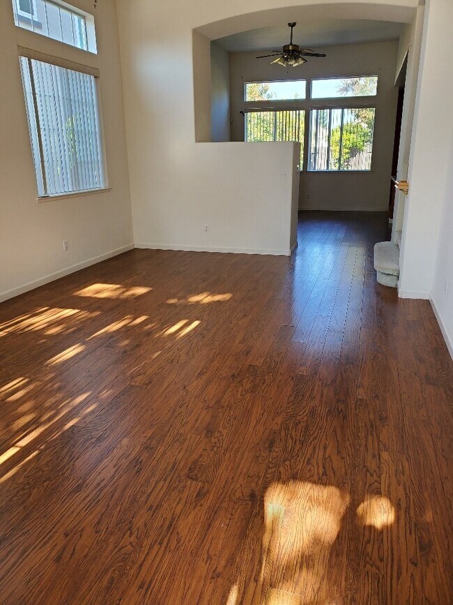 Building Photo - Charming Home For Rent in Folsom