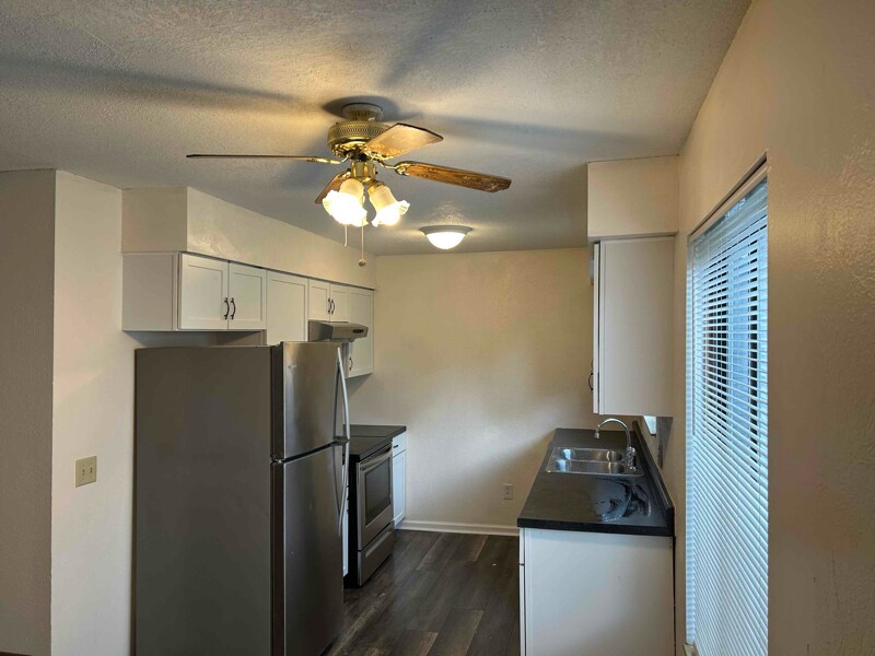 Building Photo - 5806 Ryewyck Dr