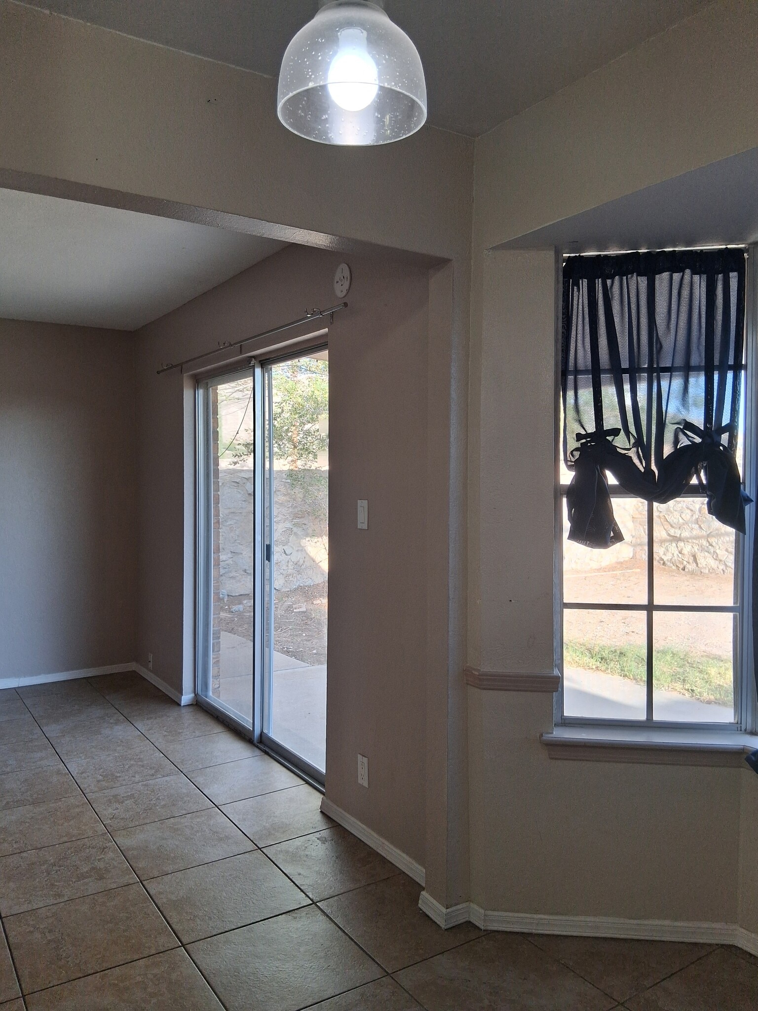 Building Photo - 6917 Alto Rey Ave Apt B