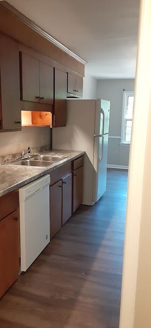 Building Photo - Lovely Three Bedroom Upgraded Home in Irmo...
