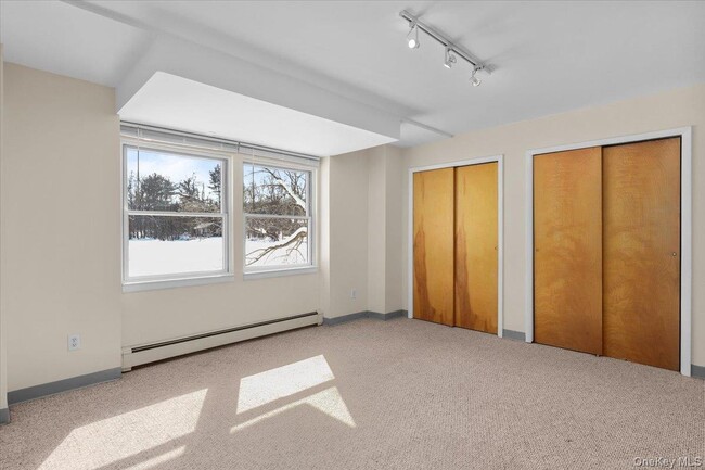 Building Photo - 1265 N Ridge Rd