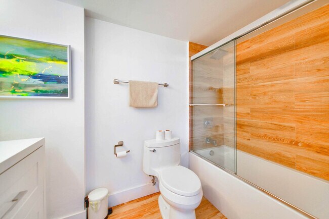 Building Photo - 1 SE 12th St