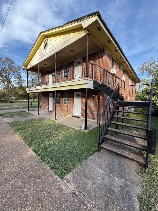 Building Photo - 616-622 14th St Quadplex