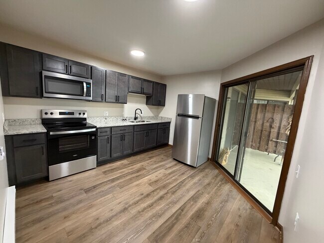 Building Photo - CedarCliff