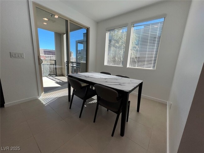 Building Photo - 11237 Rainbow Peak Ave