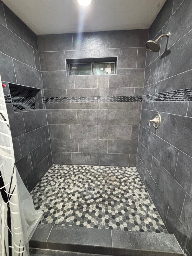 Building Photo - 2675 Golf Dr