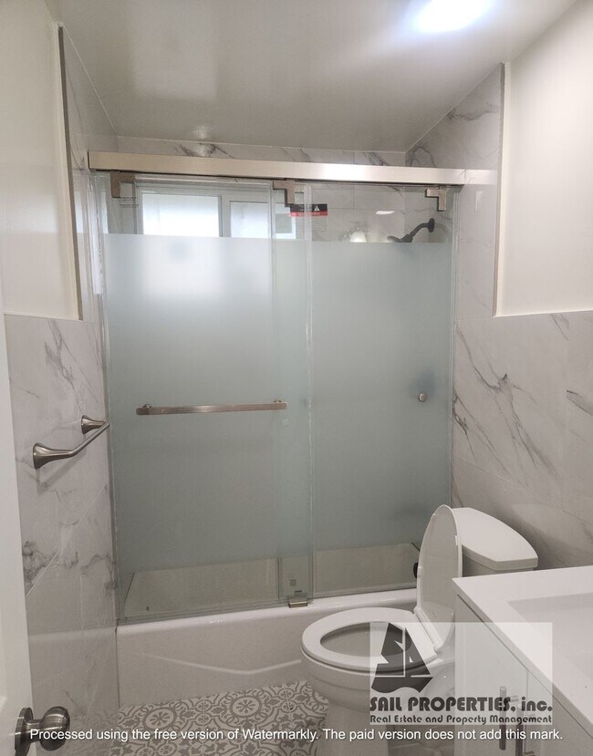 Building Photo - 916 Delaware St