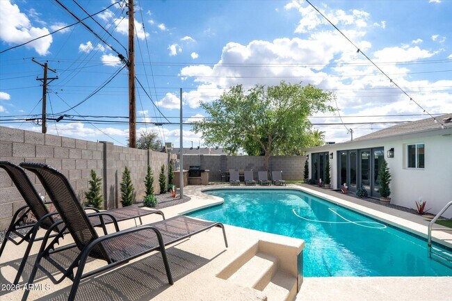 Building Photo - 423 N 73rd Pl