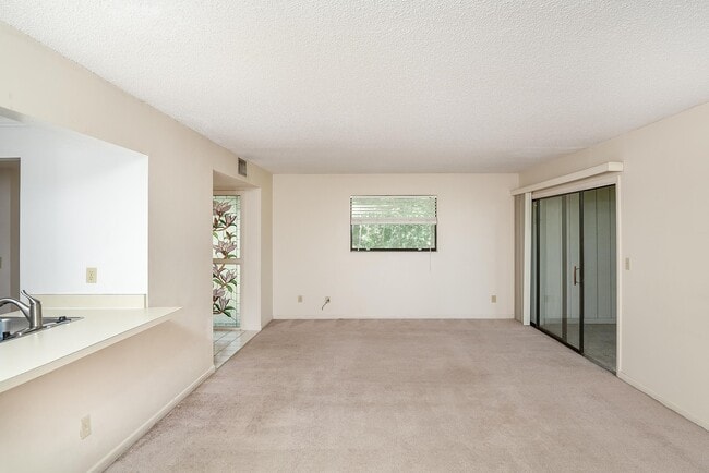 Building Photo - 10 Cristina Ct