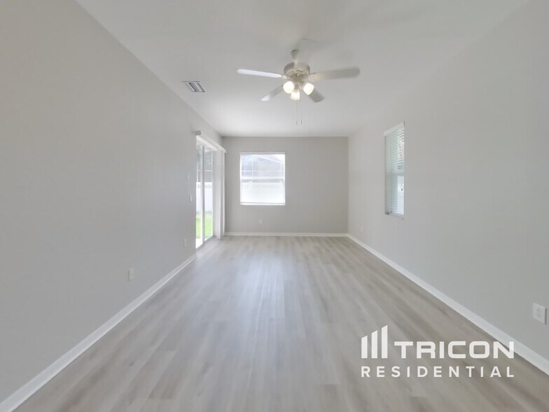 Building Photo - 3445 Fiddlers Green Loop