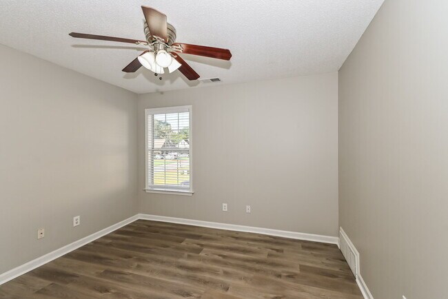 Building Photo - 8138 Woodson Dr